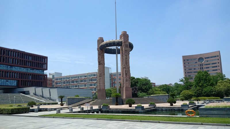 连接器：电子设备中的“桥梁”，如何选择合适的厂家？**